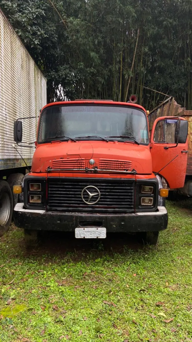 LOTE 021 - 02ª DATA | Um caminhão marca/modelo M.BENZ/L 1113, ano/modelo 1976/1976