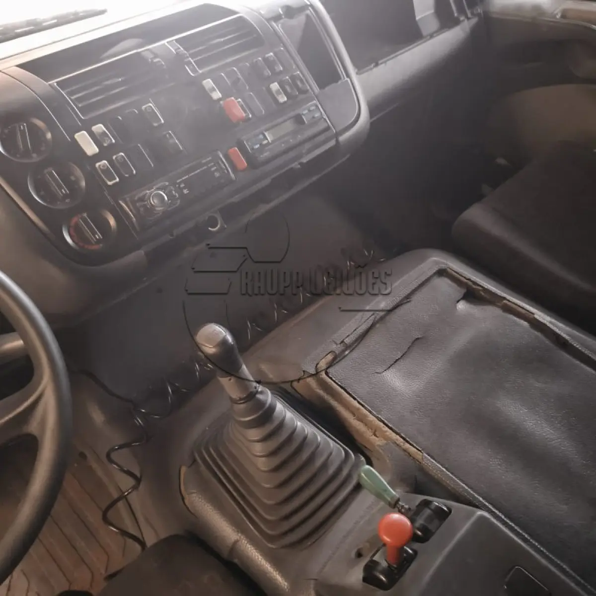 LOTE 001 - 02ª DATA | Um caminhão M.BENZ/1938 S,  ano/mod 2000/2000