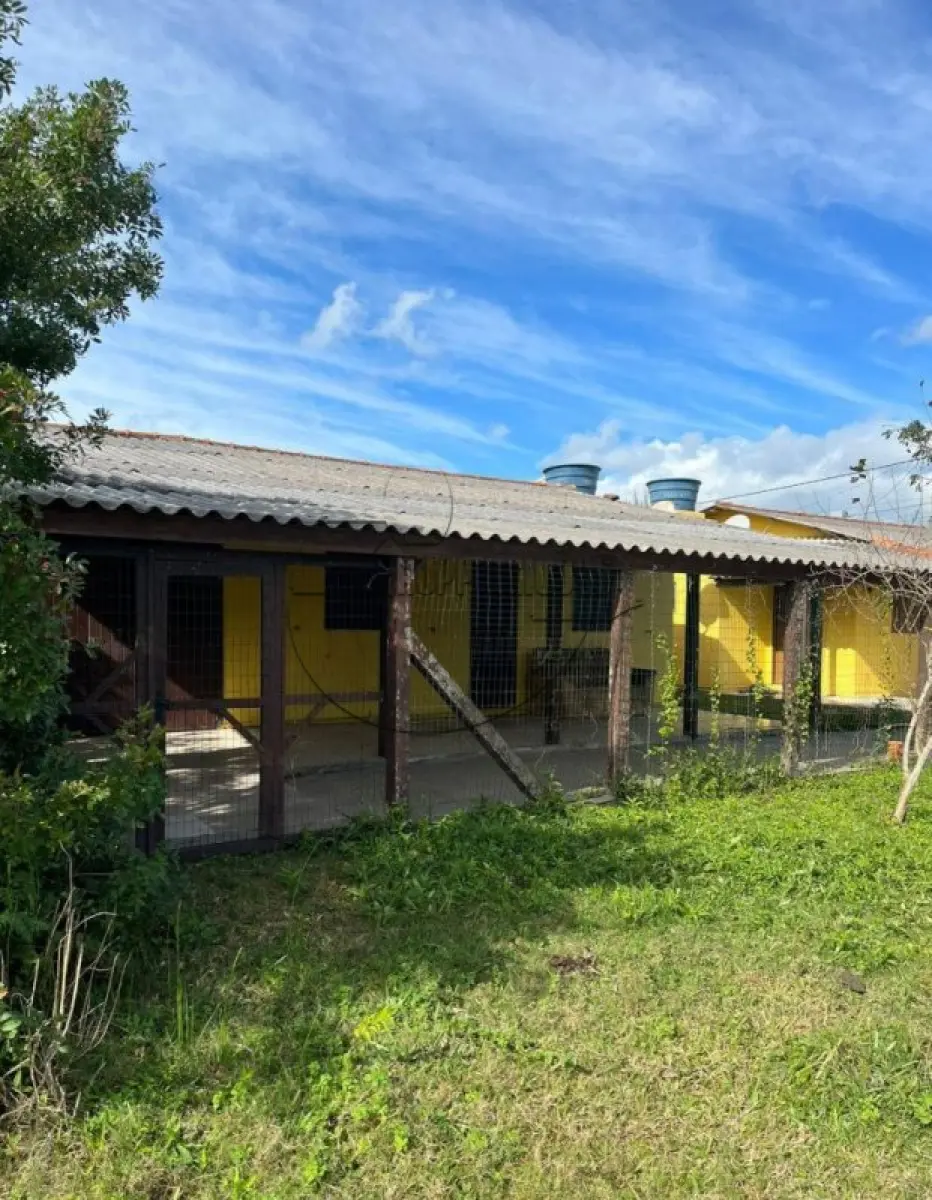 LOTE 001 - 02ª DATA | (PRAIA DE QUINTÃO/RS) Um terreno c/ 02 casas, de esquina