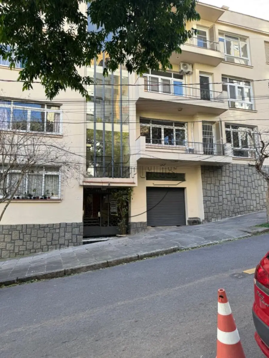 LOTE 004 - (PORTO ALEGRE/RS) O apto 3 do Edifício Primavera, c/ 165,50m² de área útil, no Bairro Auxiliadora
