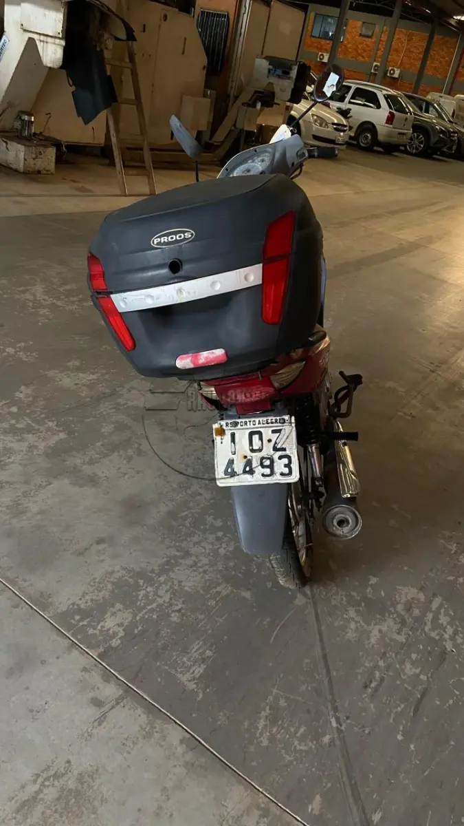 LOTE 007 - Uma motocicleta marca Honda, modelo BIZ 125 KS, 2008/2008