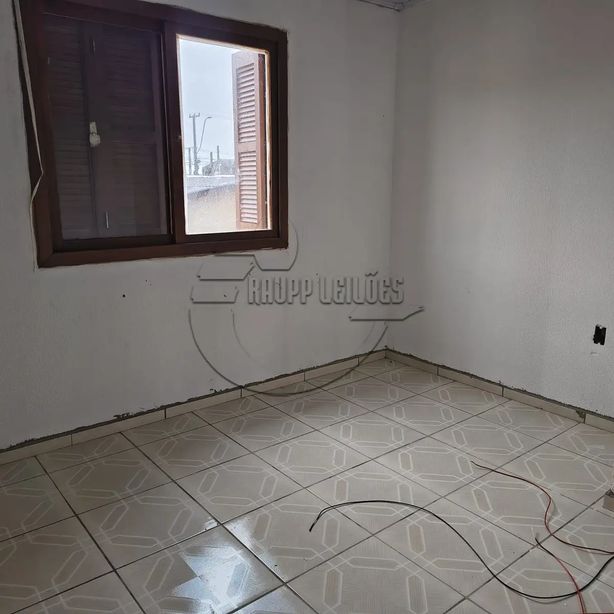 LOTE 001 - 02ª DATA | (GRAVATAÍ/RS)  A casa 106 do Condomínio Residencial Elisabeth, no Bairro Novo Mundo.  Obs: Imóvel sem habite-se. Falta finalização no acabamento.