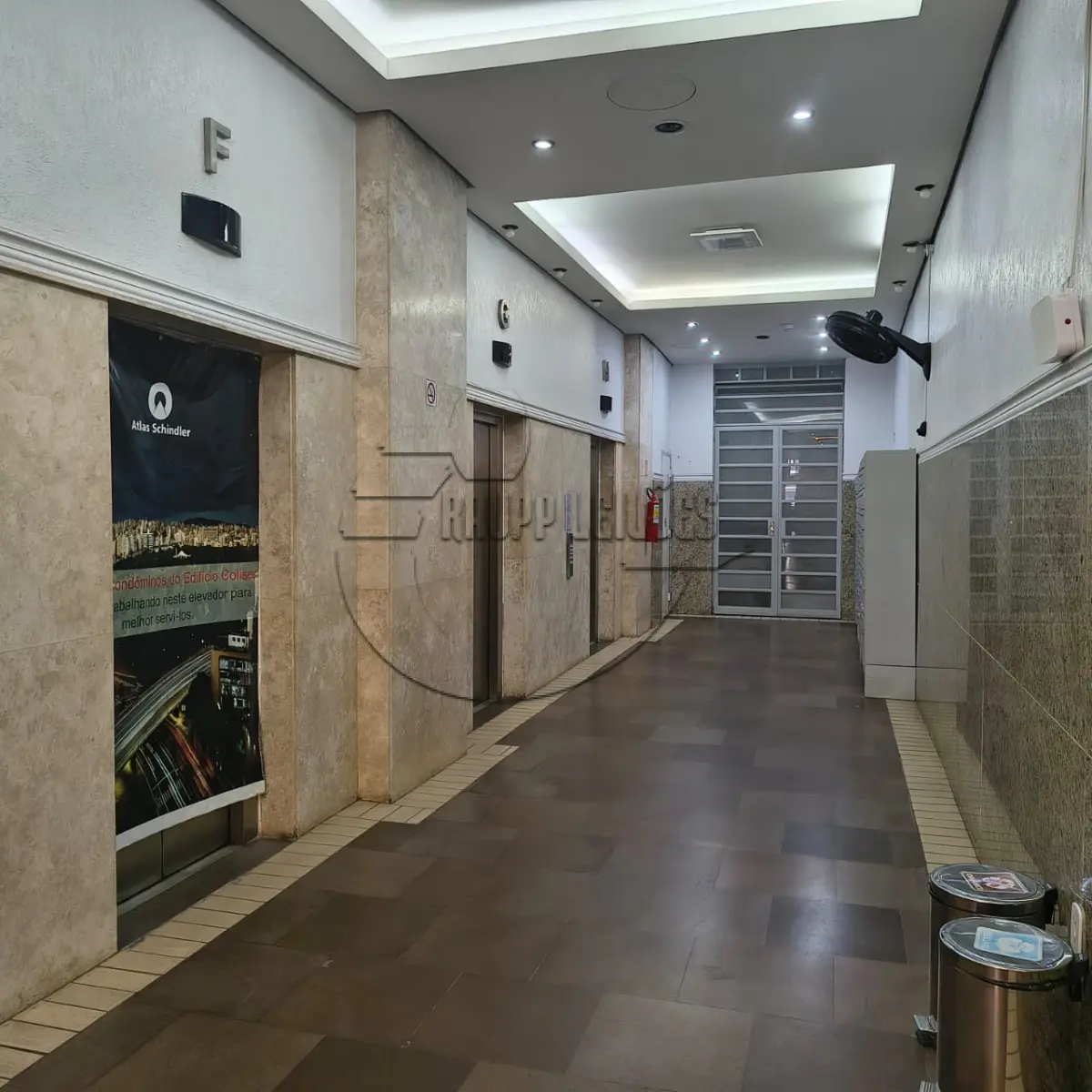LOTE 001 - 02ª DATA | (PORTO ALEGRE/RS) O Conjunto n° 2414 do Edifício Coliseu, c/ 31,92m², no Bairro Centro Histórico