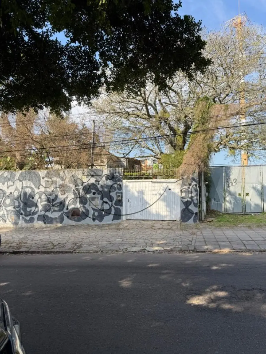 LOTE 001 - (PORTO ALEGRE/RS) Uma casa no Bairro Vila Jardim