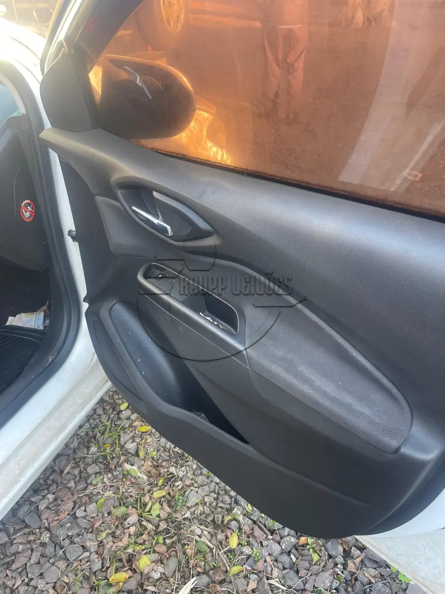 LOTE 016 - Um veículo CHEVROLET/ONIX 1.4MT LTZ, ano/mod 2017/2018