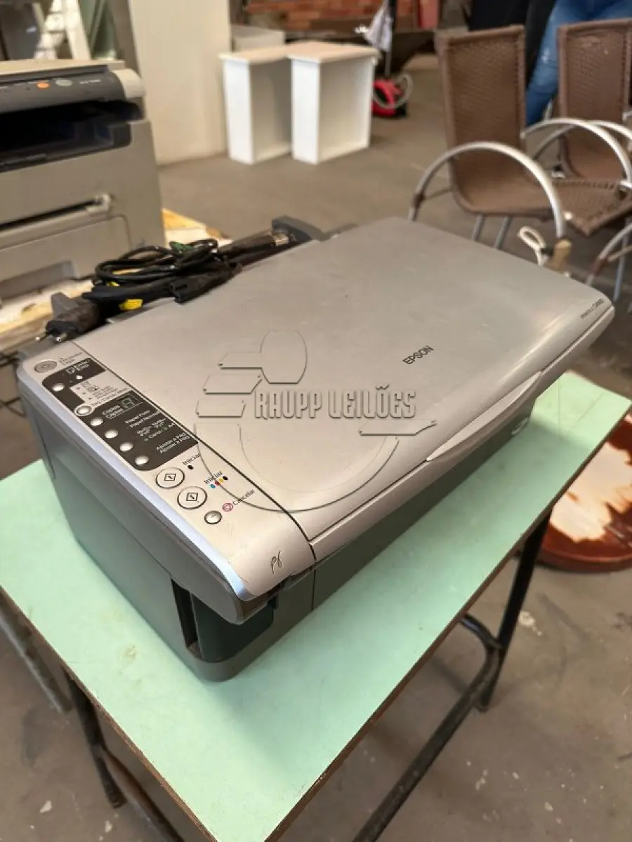 LOTE 023 - Uma impressora EPSON CX 4900