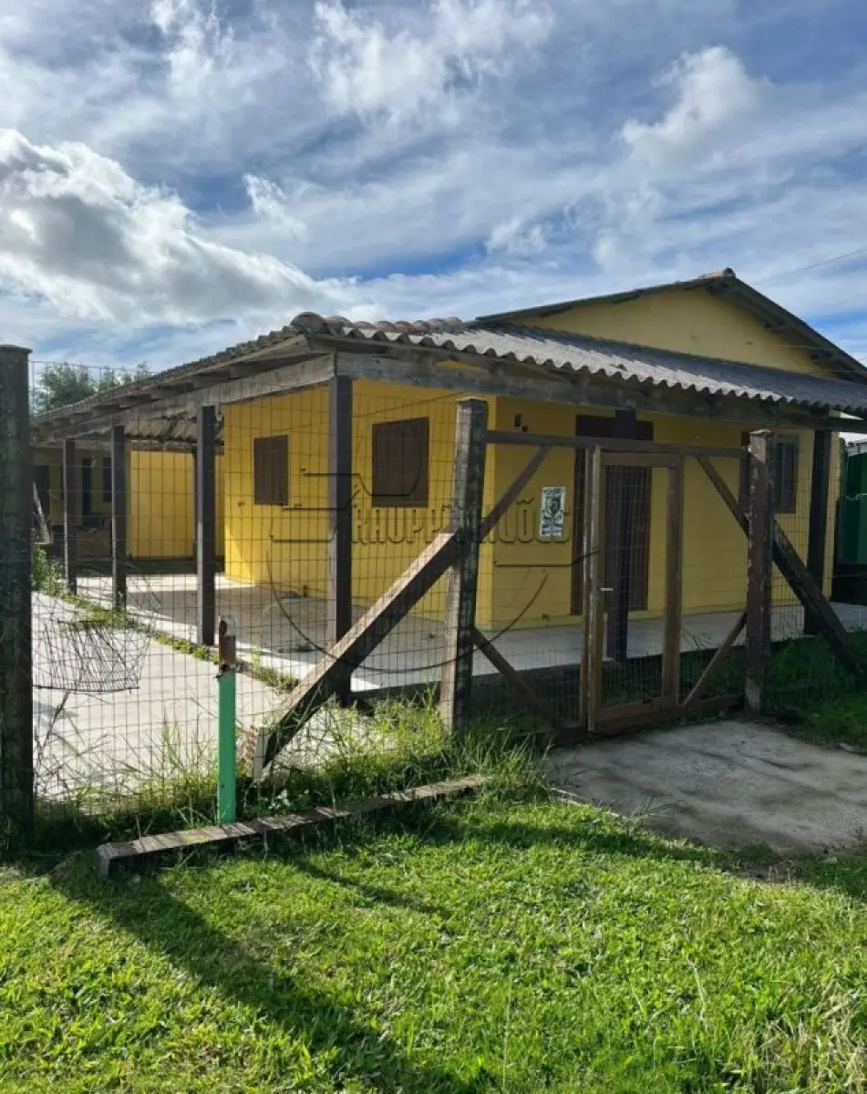 LOTE 001 - 02ª DATA | (PRAIA DE QUINTÃO/RS) Um terreno c/ 02 casas, de esquina