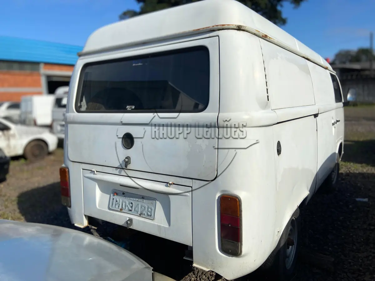 LOTE 003 - 03ª DATA | Um automóvel Volkswagen KOMBI FURGÃO, ano 2005/2005