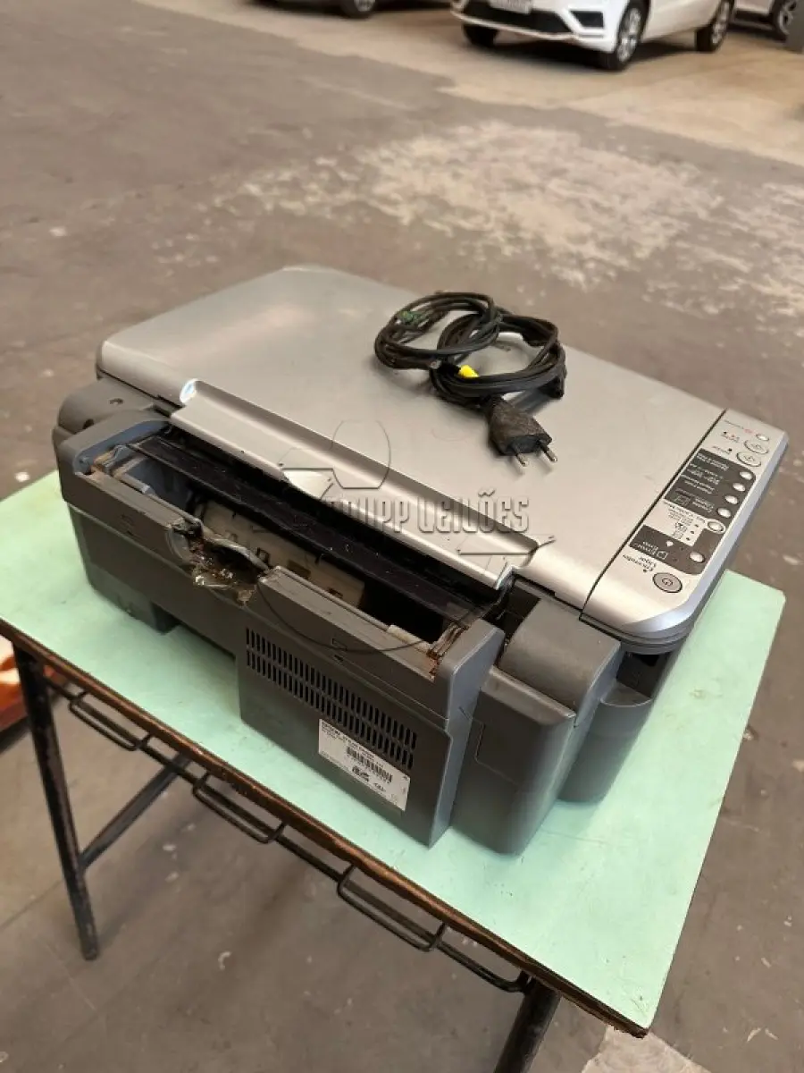 LOTE 023 - Uma impressora EPSON CX 4900