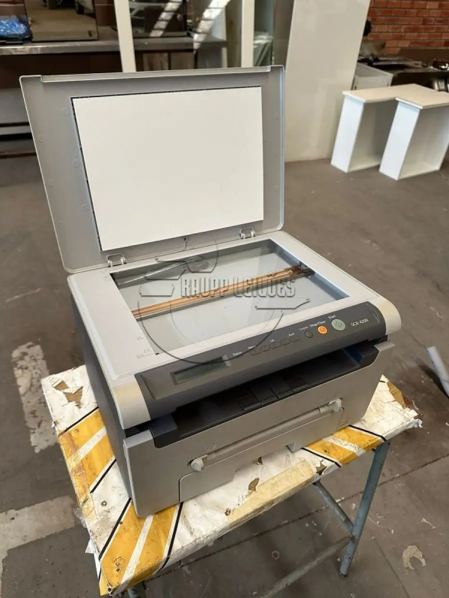 LOTE 010 - Uma impressora Samsung SCX 4200