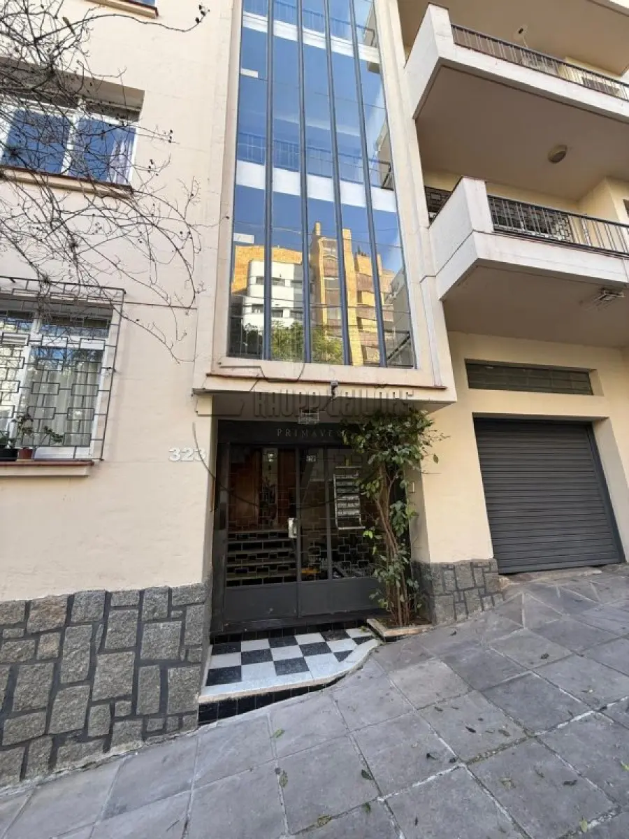 LOTE 004 - (PORTO ALEGRE/RS) O apto 3 do Edifício Primavera, c/ 165,50m² de área útil, no Bairro Auxiliadora