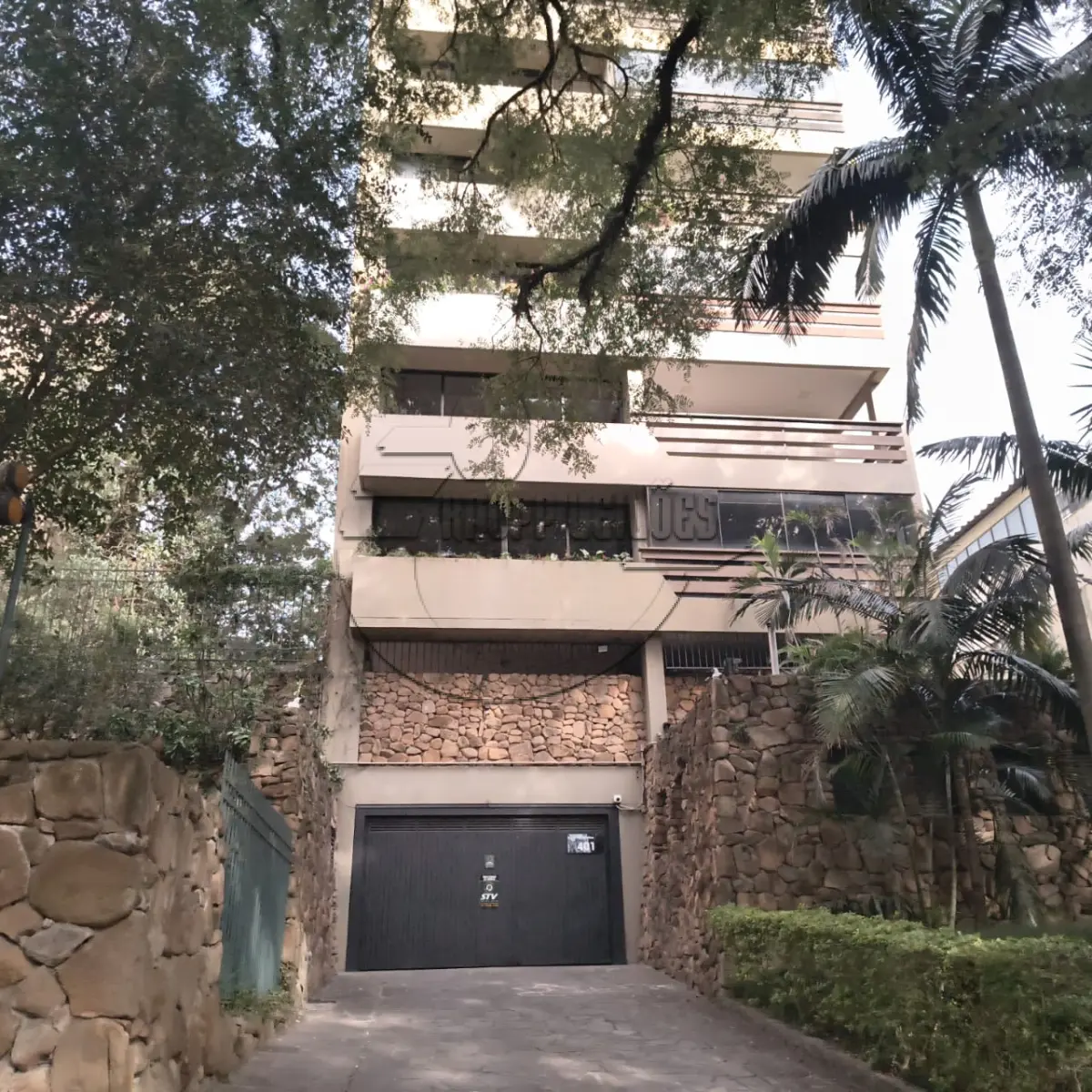 LOTE 004 - 02ª DATA | (PORTO ALEGRE/RS) O apto 1501, c/ 399,84m², e o box de estacionamento 15, ambos do Edifício Caraíbas, no Bairro Floresta