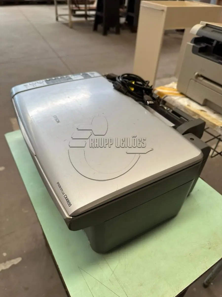 LOTE 023 - Uma impressora EPSON CX 4900