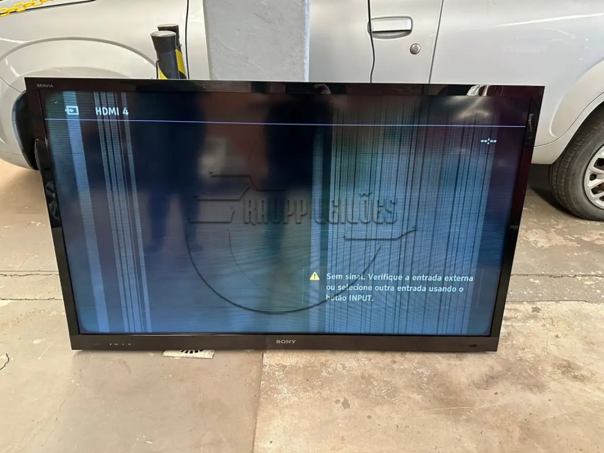LOTE 008 - Uma televisão Sony, 55 polegadas