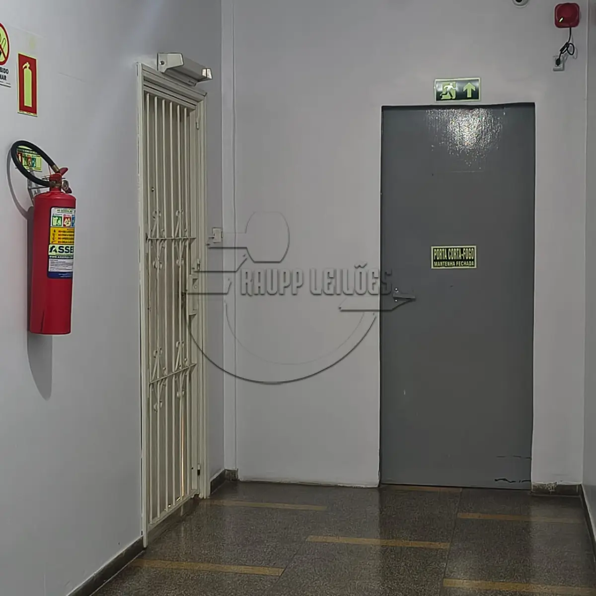 LOTE 001 - 02ª DATA | (PORTO ALEGRE/RS) O Conjunto n° 2414 do Edifício Coliseu, c/ 31,92m², no Bairro Centro Histórico