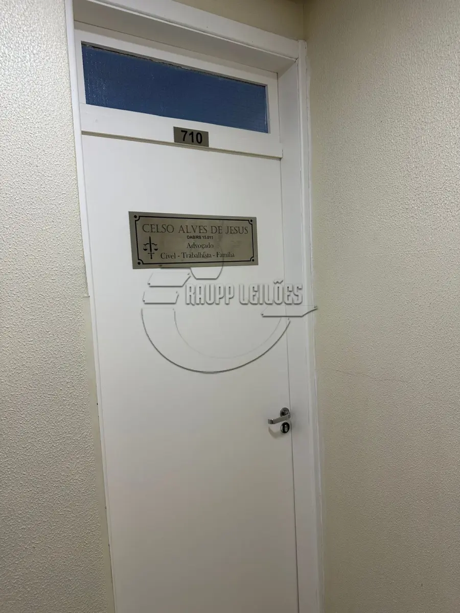 LOTE 001 - 02ª DATA | (PORTO ALEGRE/RS) O conjunto 710 do Centro Comercial Volta do Guerino, c/ 22,62m², na Av. Assis Brasil
