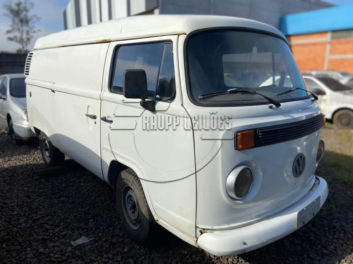 LOTE 003 - 03ª DATA | Um automóvel Volkswagen KOMBI FURGÃO, ano 2005/2005