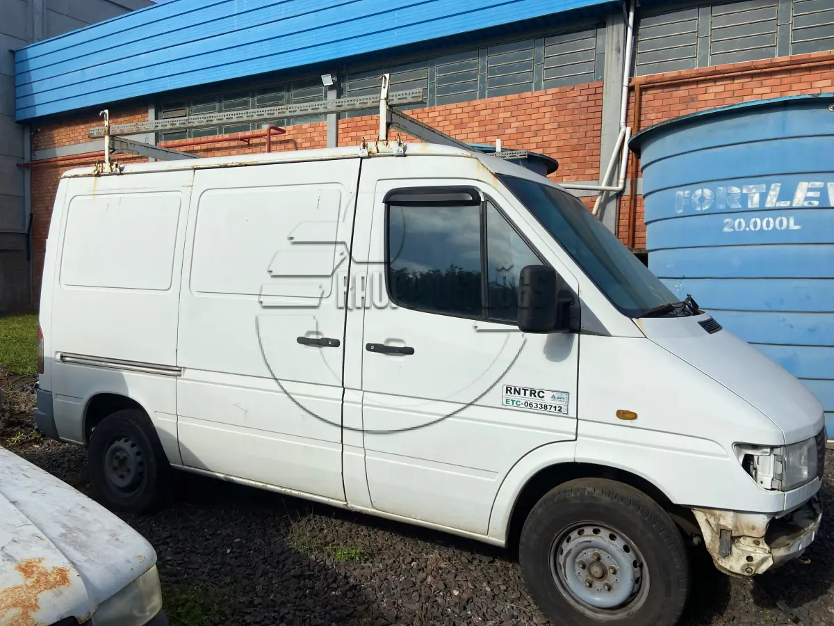LOTE 004 - 02ª DATA | Um furgão Mercedes-Benz 310D SPRINTERF, ano 1999/2000