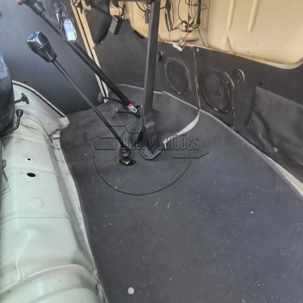 LOTE 005 - Um veículo VW/KOMBI FURGAO, ano/mod 1994/1994