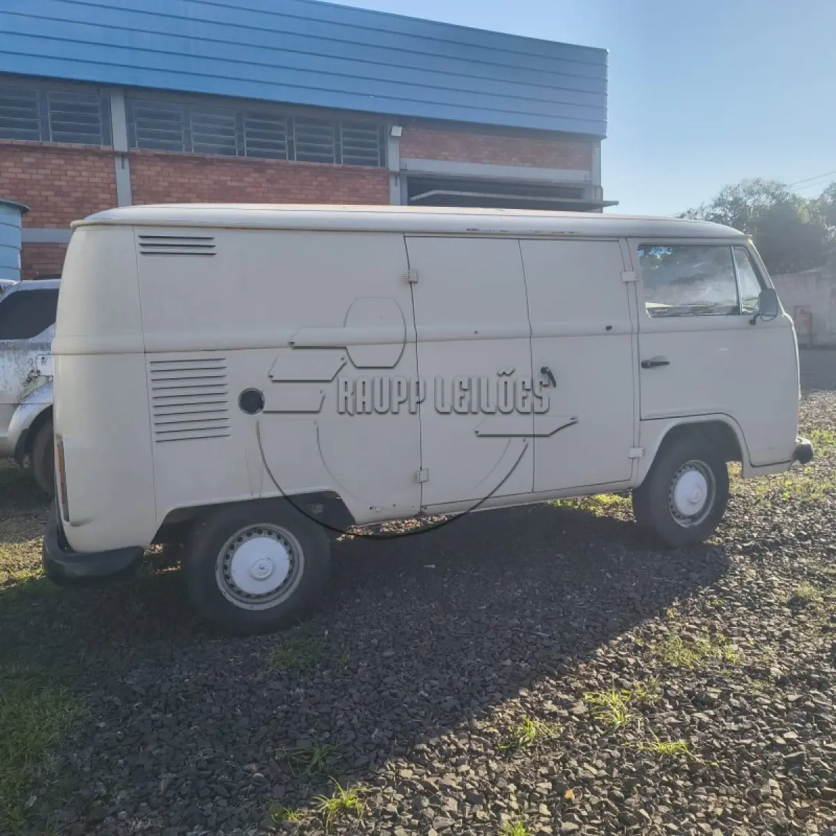 LOTE 005 - Um veículo VW/KOMBI FURGAO, ano/mod 1994/1994
