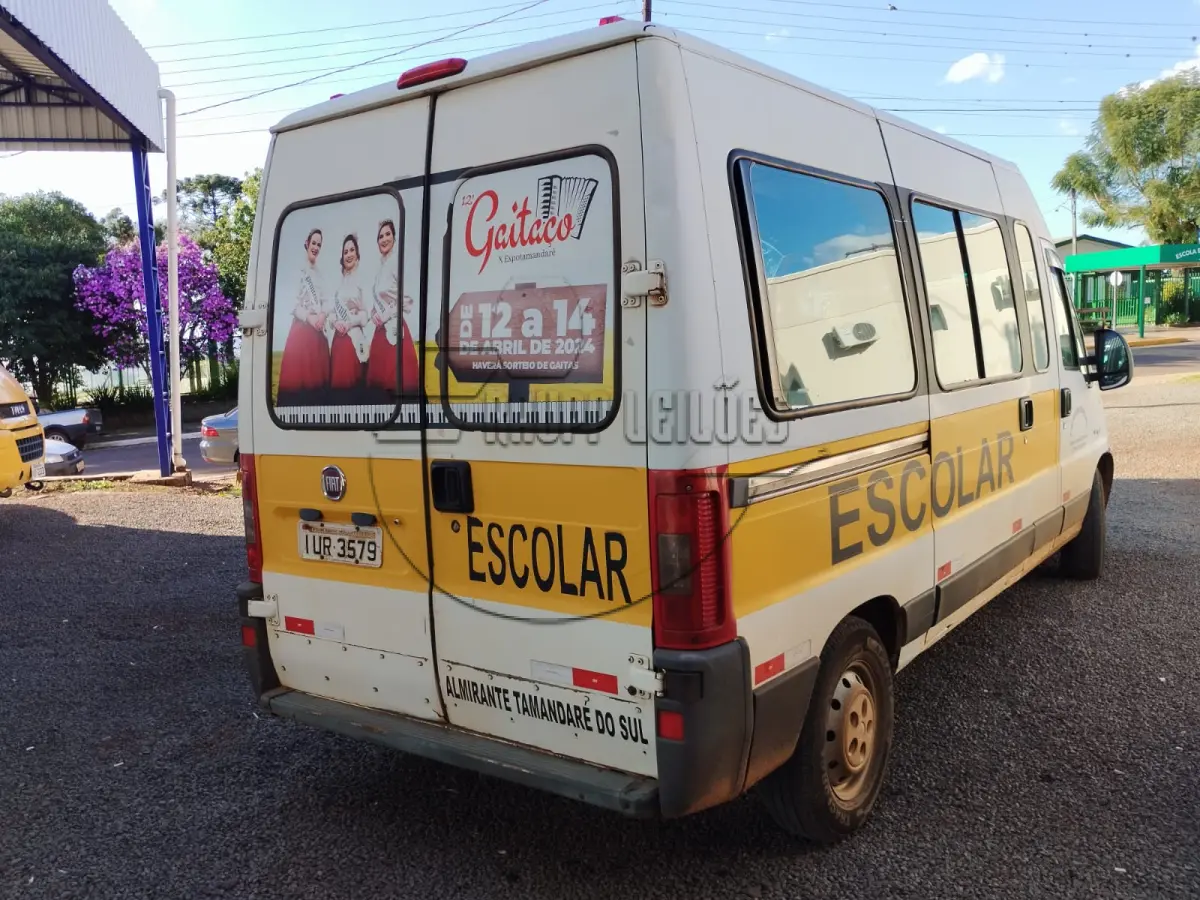 LOTE 009 - Uma van Fiat Ducato M Bus Rontan, ano/modelo 2013/2014