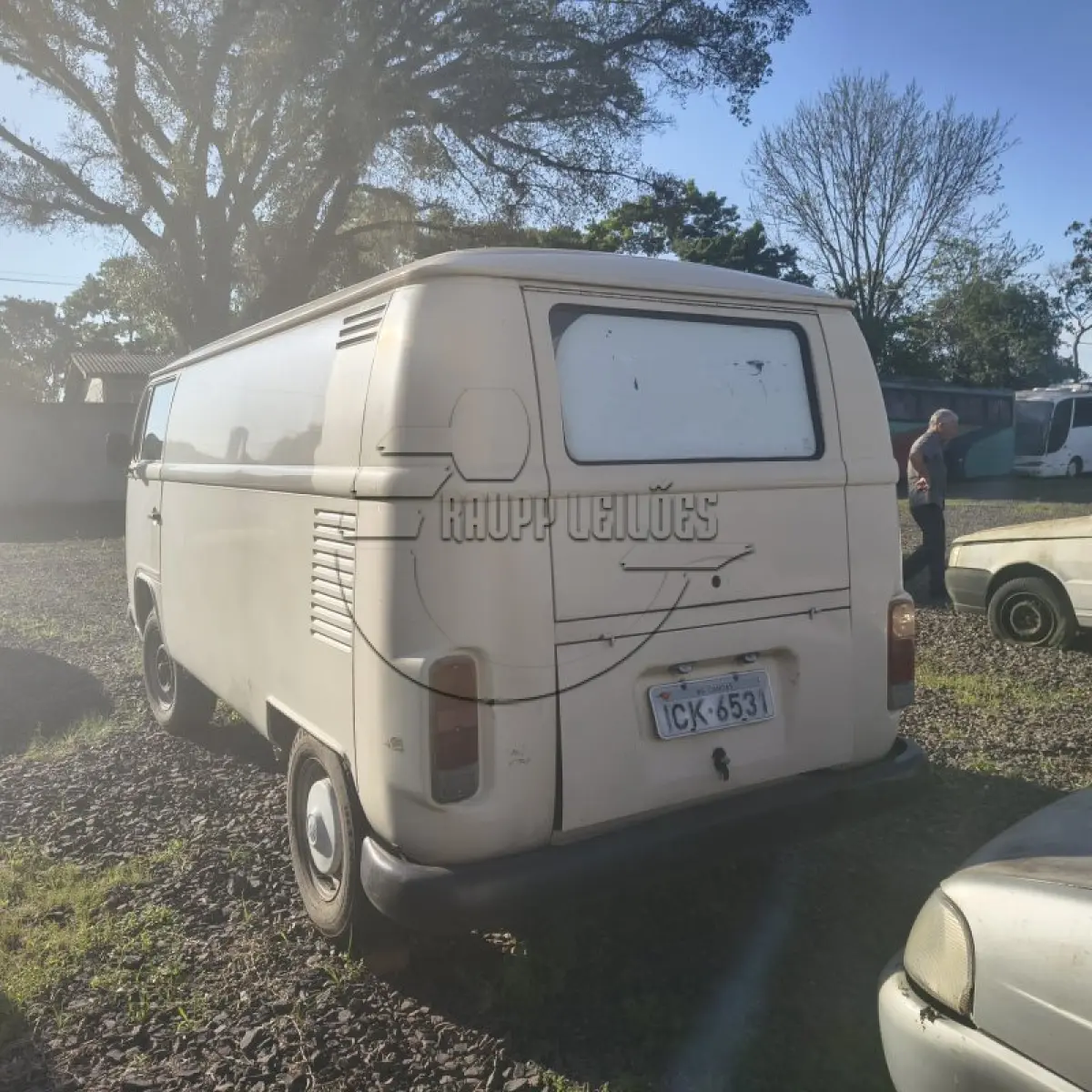LOTE 005 - Um veículo VW/KOMBI FURGAO, ano/mod 1994/1994