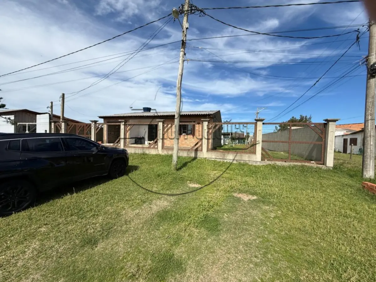 LOTE 002 - (CIDREIRA/RS) Uma casa de alvenaria na Praia da Cidreira/RS