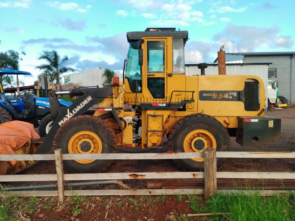 LOTE 005 - Uma pá carregadeira, Maxloader/MAX 934W, ano 2019