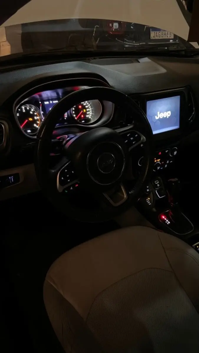 LOTE 011 - Um veículo JEEP/COMPASS LONGITUDE D, ano/mod 2018/2018