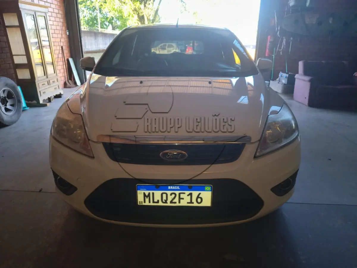LOTE 017 - Um veículo I/FORD FOCUS 2L HC FLEX, ano/mod 2013/2013
