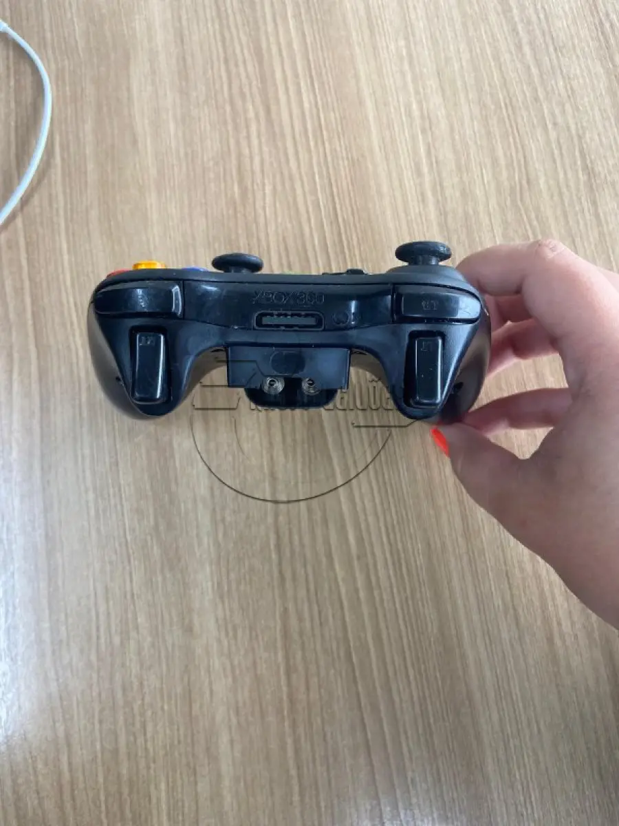LOTE 056 - Um kinect xbox 360, c/ 06 jogos diversos e c/ controle