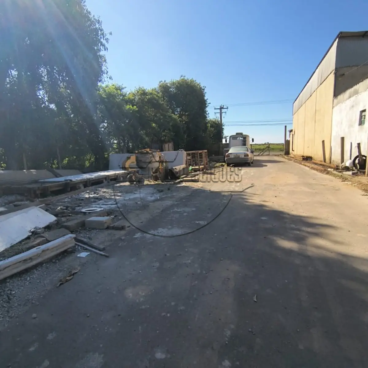 LOTE 005 - (CANOAS/RS) Um terreno, c/ benfeitorias, na rua Berto Círio, possuindo a área superficial de 8.400m²