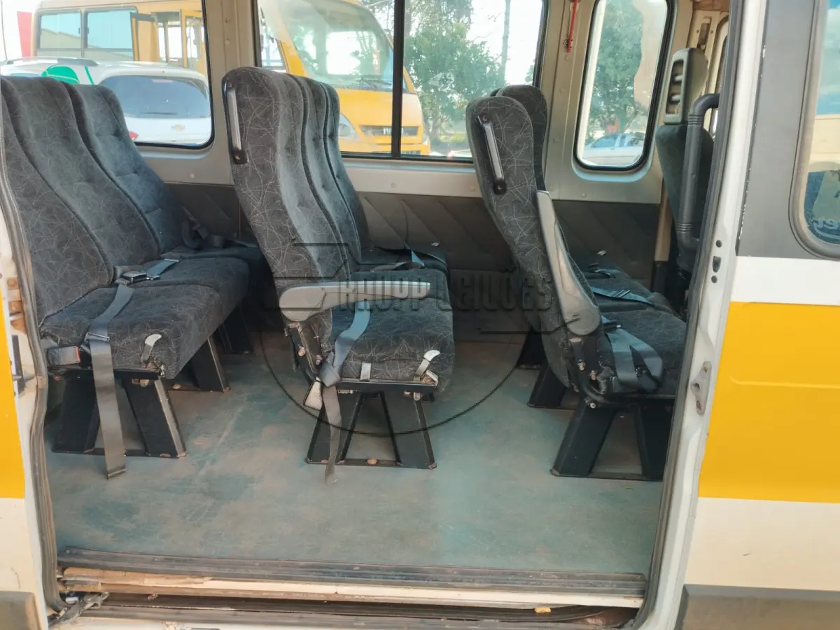 LOTE 009 - Uma van Fiat Ducato M Bus Rontan, ano/modelo 2013/2014