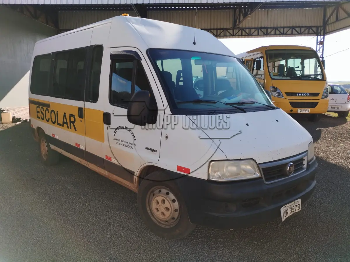 LOTE 009 - Uma van Fiat Ducato M Bus Rontan, ano/modelo 2013/2014