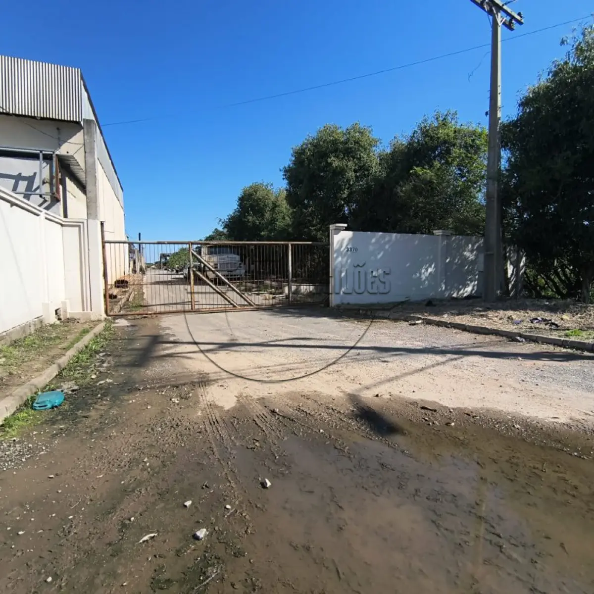 LOTE 005 - (CANOAS/RS) Um terreno, c/ benfeitorias, na rua Berto Círio, possuindo a área superficial de 8.400m²