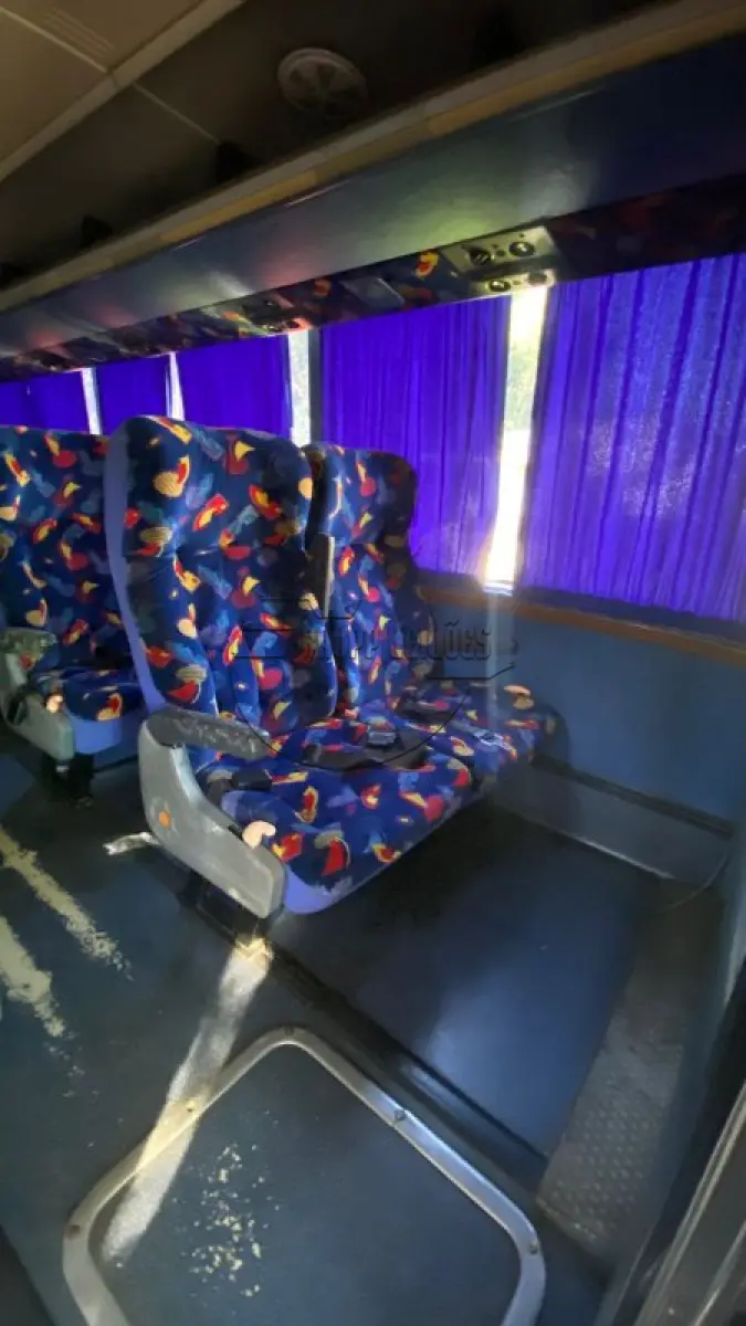 LOTE 012 - Um ônibus VW/MPOLO VIAGGIO R, ano/mod 2000/2000