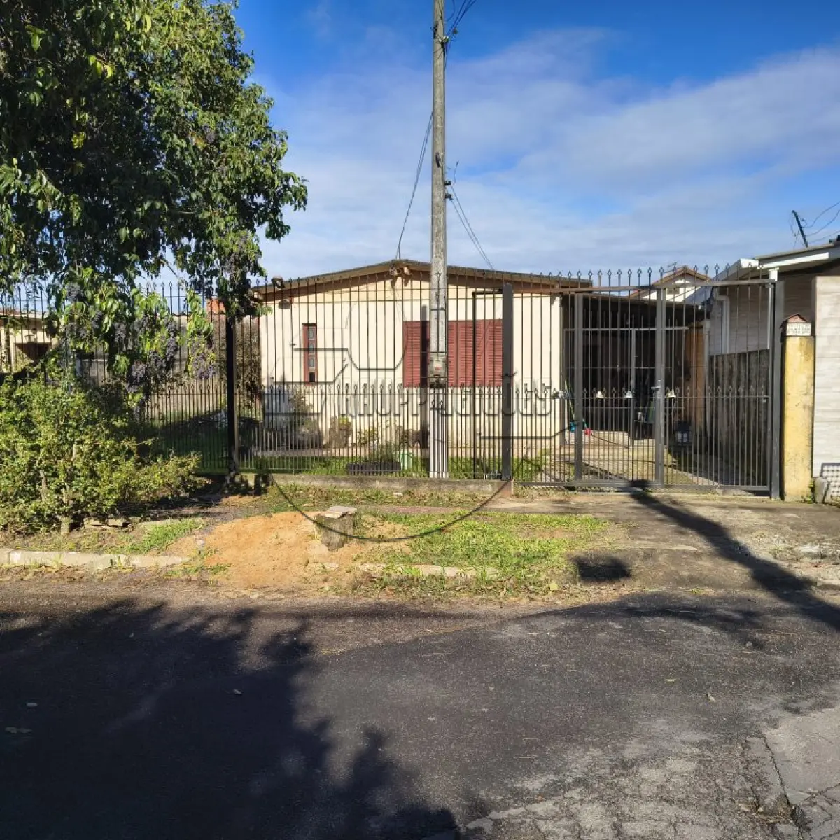 LOTE 007 - (GRAVATAÍ/RS) Uma casa c/ aprox. 110,00m², no Bairro Morada do Vale I