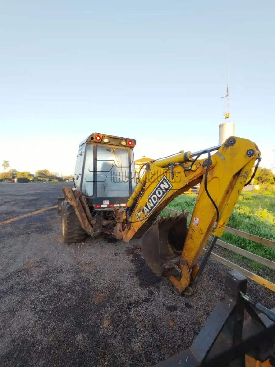 LOTE 007 - Uma retroescavadeira, Randon/RD406, ano 2018