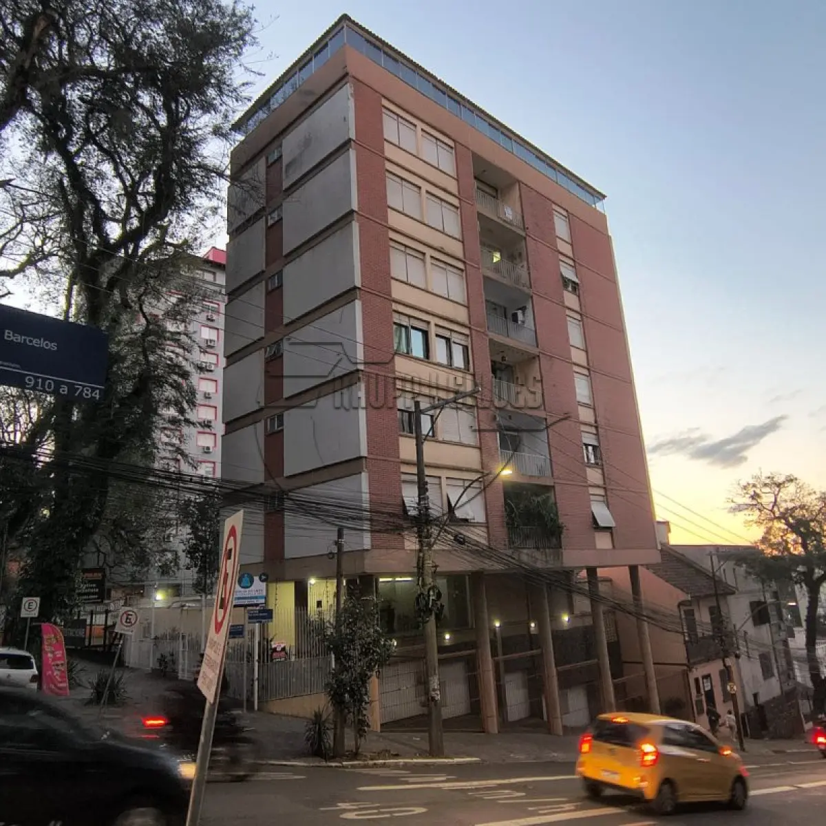 LOTE 009 - (PORTO ALEGRE/RS) O apto 201, c/ 178,32m² + estacionamento 3, ambos do Edifício Denize, no Bairro Floresta