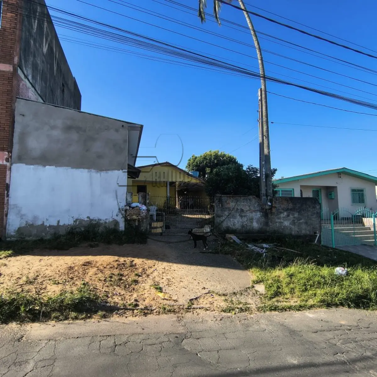 LOTE 002 - 02ª DATA | (GRAVATAÍ/RS) Um terreno de 330,00m², c/ benfeitorias de 148m², no Bairro Bom Princípio