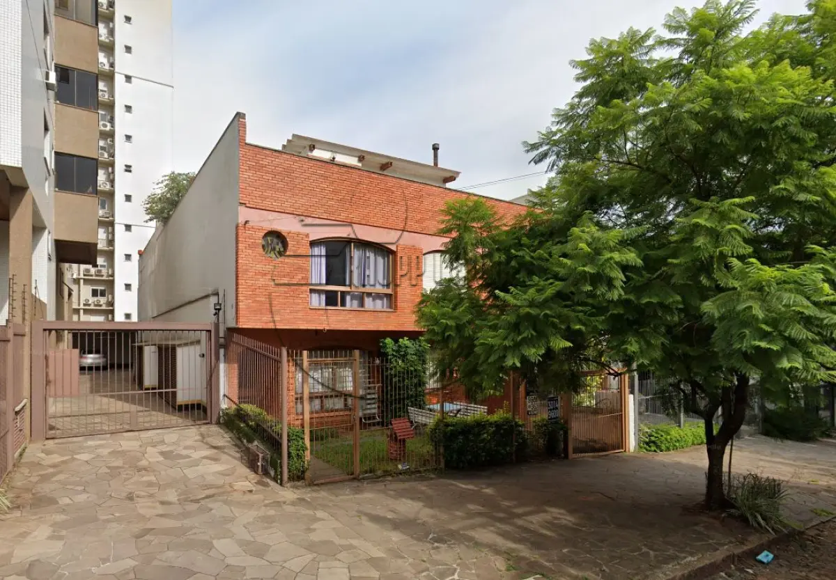 LOTE 004 - (PORTO ALEGRE/RS) O box 02, c/ 30,57m², no Edifício da Rua Faria Santos, n.º 135, no Bairro Petrópolis