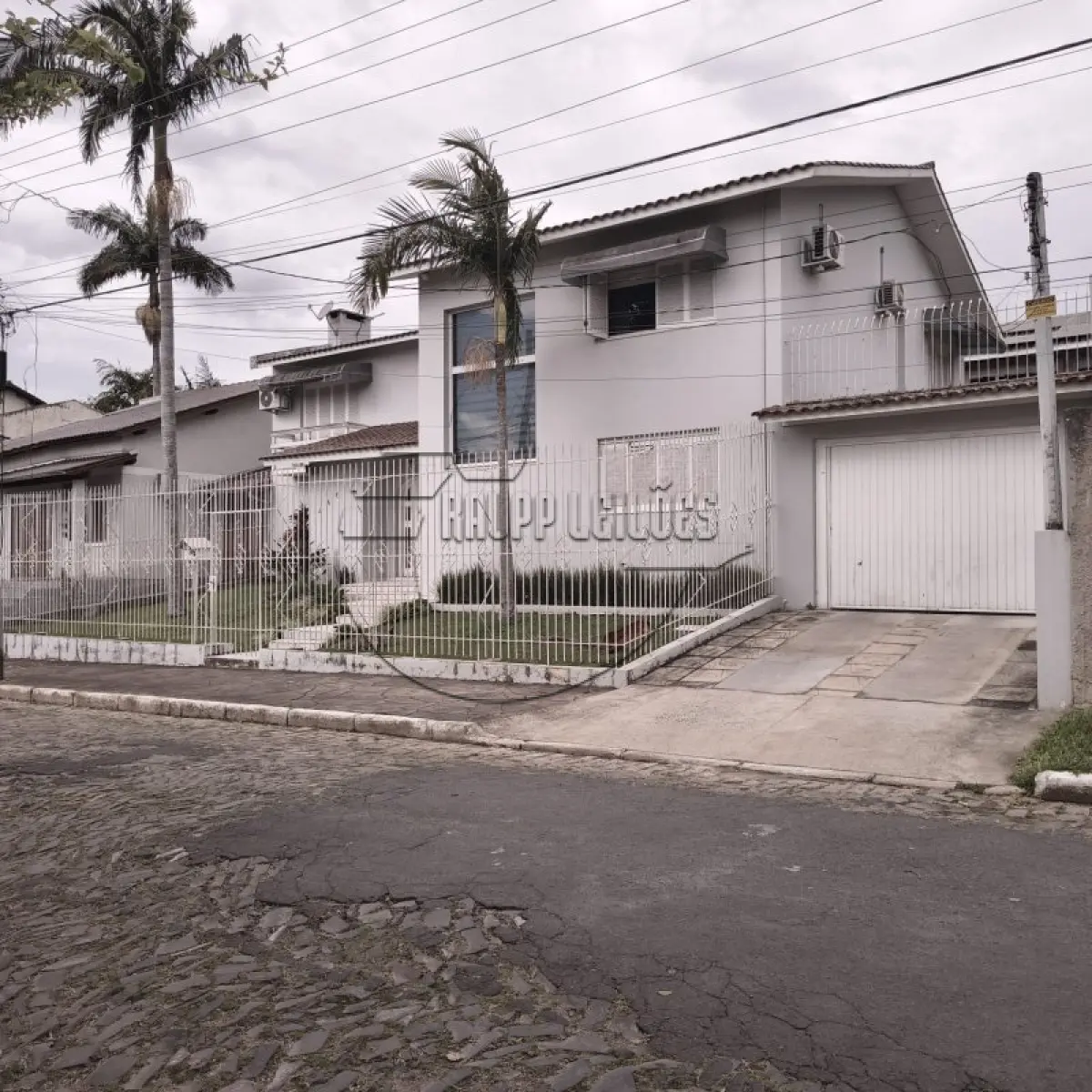 LOTE 005 - (PORTO ALEGRE/RS) Uma casa de alvenaria, no Bairro Parque Santa Fé