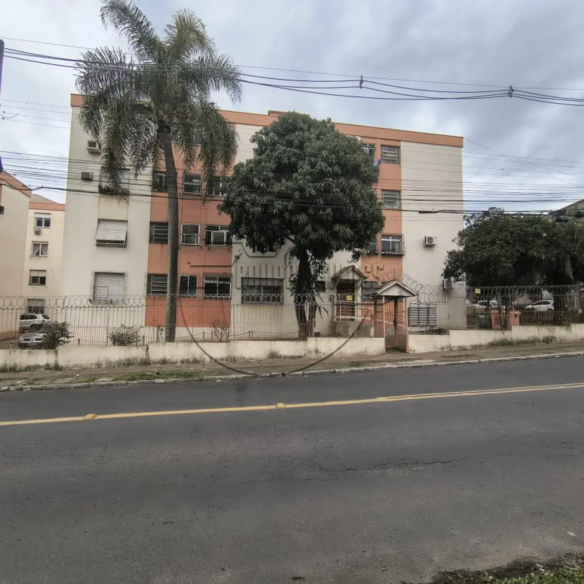 LOTE 006 - (PORTO ALEGRE/RS) O apartamento 383 do Edifício Caravelas, c/ 39,69m², no Bairro Jardim Dona Leopoldina