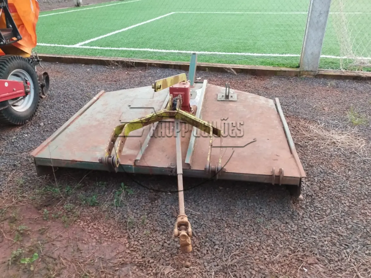 LOTE 008 - Uma roçadeira, KF/ROC-1800, ano 2012