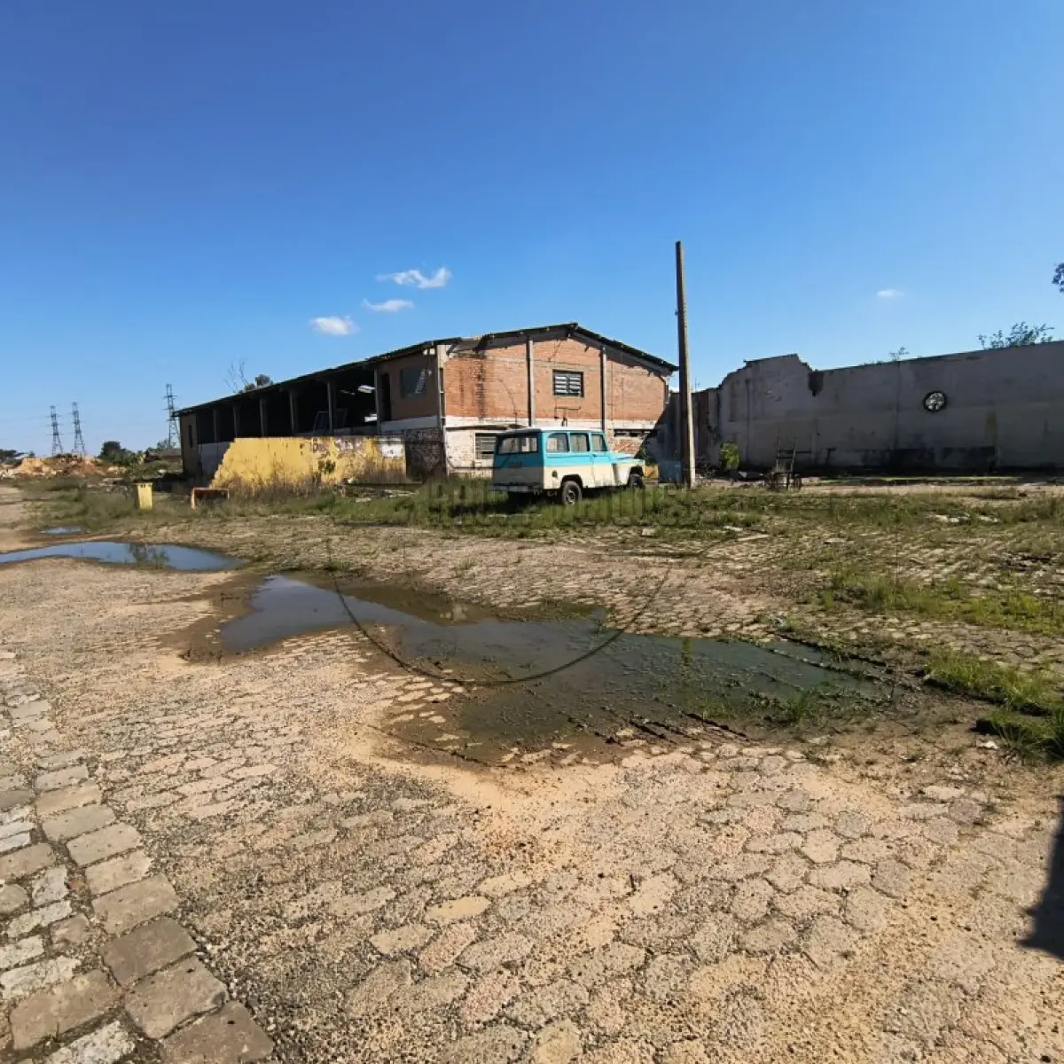 LOTE 005 - (CANOAS/RS) Um terreno, c/ benfeitorias, na rua Berto Círio, possuindo a área superficial de 8.400m²
