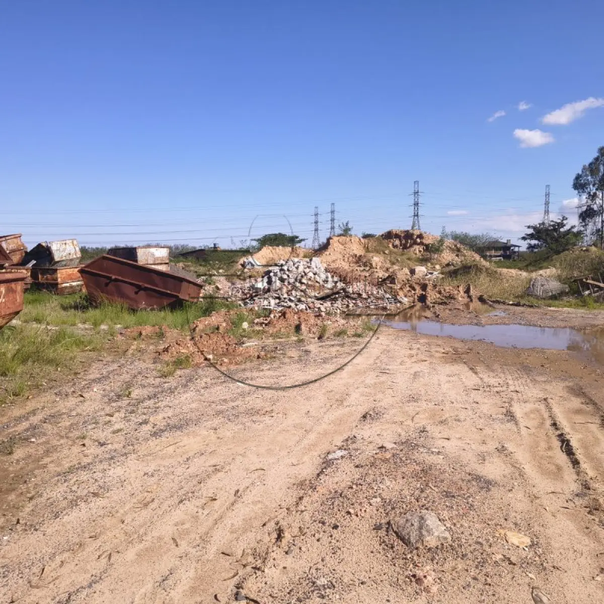LOTE 005 - (CANOAS/RS) Um terreno, c/ benfeitorias, na rua Berto Círio, possuindo a área superficial de 8.400m²