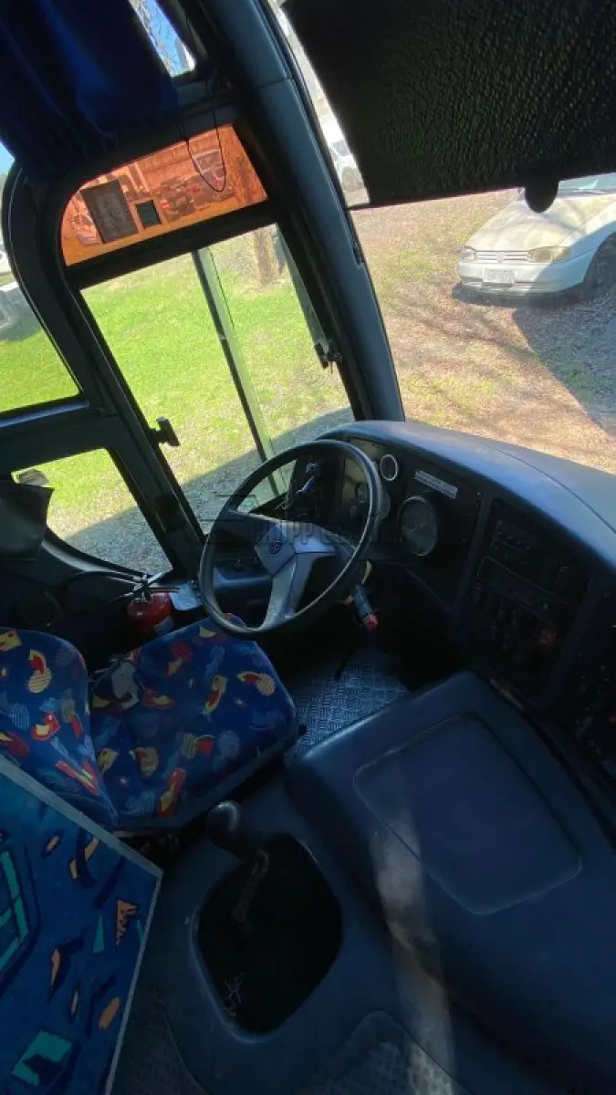 LOTE 012 - Um ônibus VW/MPOLO VIAGGIO R, ano/mod 2000/2000