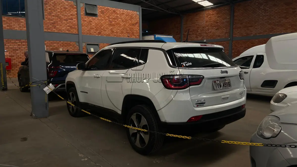 LOTE 011 - Um veículo JEEP/COMPASS LONGITUDE D, ano/mod 2018/2018