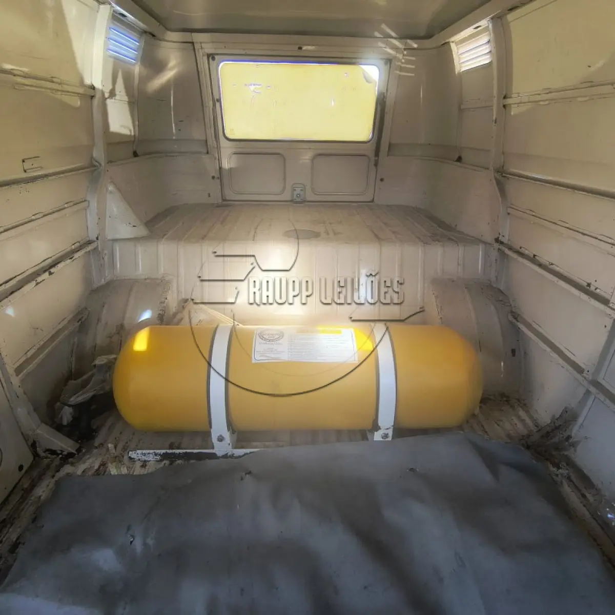 LOTE 005 - Um veículo VW/KOMBI FURGAO, ano/mod 1994/1994