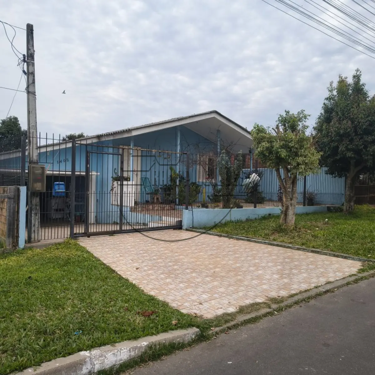 LOTE 002 - 02ª DATA | (CANOAS/RS) Um prédio de alvenaria residencial, c/ aprox. 140,20m², no Bairro Olaria